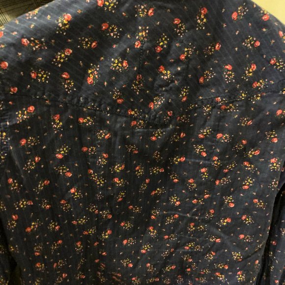 Hollister Flower Shirt - Picture 2 of 2